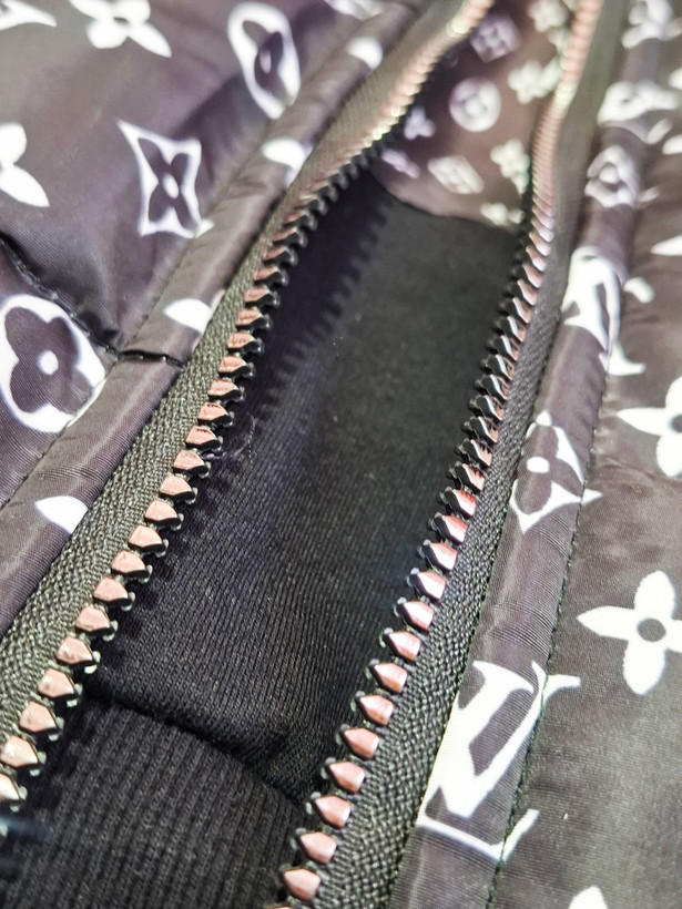ست بلوز شلوار LV +پافر کلاه دار